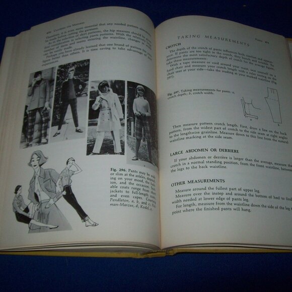 Vintage Hardcover Book -  CLOTHING FOR MODERNS  Mabel Erwin & Lila Kinchen -1969 - Picture 6 of 7